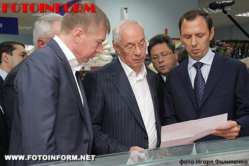 Николай Азаров отведал кировоградской колбасы (фото)